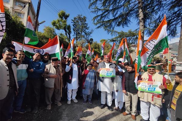 प्रतिभा सिंह की अगुआई में कांग्रेस का हाथ से हाथ जोड़ो कार्यक्रम शुरू