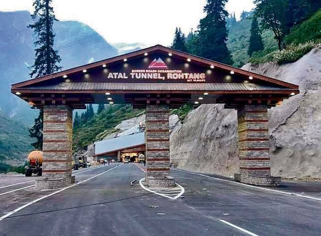 अटल टनल से इस साल 60 फीसदा बढ़ा ट्रैफिक
