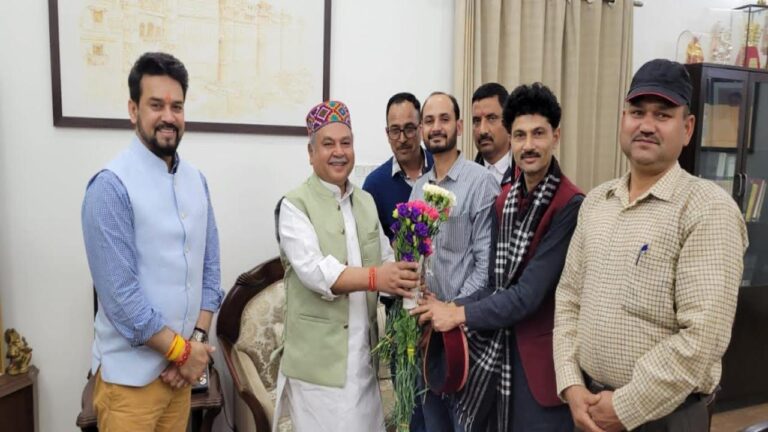 हिमाचल के किसान दिल्ली में अनुराग ठाकुर व कृषि मंत्री नरेंद्र तोमर से मिले, समस्याओं से कराया अवगत