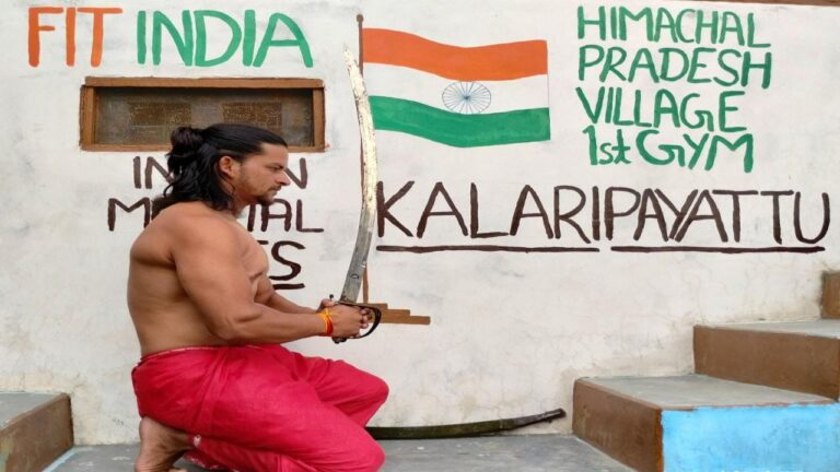 हिमाचल प्रदेश के कुल्लू जिला का चकलोट गांव में प्रदेश का पहला जिम स्थापित किया गया है जोकि राणा द वाइपर के नाम से विख्यात है।इस जिम की विशेषता यह है कि इस जिम के सभी उपकरण सीमेंट से बने हुए हैं । यू-ट्यूब चैनल राणा द वाइपर के माध्यम से फिटनेस के प्रति जागरूक कर रहे हैं।राणा ने बताया कि वह हिंदुस्तान की मार्शल आर्ट जिसे कलरीपायट्टु नाम से जाना जाता है। यह विश्व की मार्शल आर्ट की जननी है।कलरीपायट्टु को दुनिया की सबसे पुरानी मार्शल आर्ट तकनीक माना जाता है। इस कला की उत्पत्ति दक्षिण भारत के केरल राज्य में हुई। कलरीपायट्टु दो शब्दों से मिल कर बना है, पहला ‘कलरी’ जिसका मतलब स्कूल या व्यायामशाला जबकि दूसरे शब्द ‘पायट्टु’ का मतलब होता है युद्ध या व्यायाम करना। ऐसी मान्यता है कि कलरीपायट्टु को स्वयं भगवान शिव ने बनाया और इस कला का ज्ञान उन्होंने सप्तऋषि अगस्त्य को दिया जिन्होंने इस कला की मदद से दक्षिणी कलरीपायपट्टु का विकास किया। उनहोंने मार्शल आर्ट की रचना खास तौर पर जंगली जानवरों से लड़ने के लिए की थी। कलारी के महान अध्यापकों में अगला नाम परशुराम का आता है। उन्होने सिर्फ इस अद्भुत सामरिक कला के बल पर अकेले ही कई सेनाओं का संहार किया। परशुराम की देखरेख में इस कला की शिक्षा मालाबार के उत्तर में आगे बढ़ी, जबकि अगस्त्य मुनि द्वारा प्रेरित कला दक्षिण से आई। परशुराम की शिक्षा प्रणाली में सभी प्रकार के हथियारों का प्रयोग किया जाता है, जिसमें हाथ से चलाए जाने वाले शस्त्र, फेंकने वाले शस्त्र के साथ कई तरह के शस्त्र शामिल हैं। जबकि अगस्त्य मुनि की प्रणाली वाली सामरिक कला बिना शस्त्रों के विकसित हुई, जहां सब कुछ हाथों से होता है। 13वीं और 16वीं शताब्दी के दौरान, बोधिधर्म बौद्ध धर्म मैं भी इस कला का प्रसार किया था और वह यहां से चले गए इसी प्रकार इस कला में ने प्रभुत्व प्राप्त किया। हालाँकि, ब्रिटिश आधिपत्य के दौरान, भारत में मार्शल आर्ट को बड़ी असफलता का सामना करना पड़ा। सत्ताधारी अंग्रेजों ने हथियारों के साथ प्रशिक्षण और ले जाने की परंपरा पर आपत्ति जताई। कलारीपयट्टू में लोगों को अभ्यास और प्रशिक्षण देने से रोकने के लिए कानून पारित किए गए और उत्साह के साथ लागू किए गए। इन कानूनों को अंग्रेजों द्वारा मूल निवासियों के बीच किसी भी प्रकार के विद्रोह या विद्रोह की संभावना को कम करने के लिए लागू किया गया था। यह कला न सिर्फ व्यायाम और शारीरिक चुस्ती फुर्ती तक ही सीमित नहीं है , बल्कि यह मानसिक तनाव से भी दूर और एक जीवनशैली बतायी जाती है। बॉलीवुड एक्टर विद्युत जामवाल ने भी उन्हें टी-शर्ट दी थी। वे उनके बहुत बड़े फैन है।राणा का एकमात्र उद्देश्य है कि लोगों को फिटनेस के प्रति जागरूक करना व नशे से दूर करना। और साथ ही साथ लड़कियों को सेल्फ डिफेंस की ट्रेनिंग भी देते हैं। और हिमाचल प्रदेश में नशा छोड़ो बॉडी बनाओ अभियान छेड़ा हुआ है। हालांकि इस जिम को देखने के लिए आनी के डीएसपी रविंद्र नेगी ने इस जिम का निरीक्षण भी किया और जिम के संस्थापक की सराहना भी की।