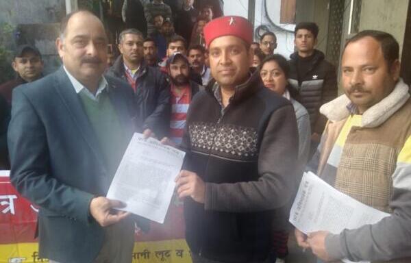 शिमला: निजी स्कूलों की मनमानी लूट के खिलाफ छात्र अभिभावक मंच का हल्ला बोल