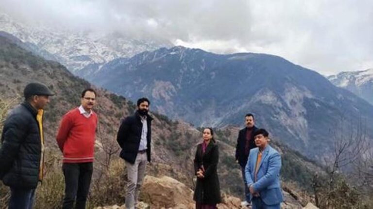 हिमाचल में निवेश आकर्षित करने के लिए भूमि का निरीक्षण