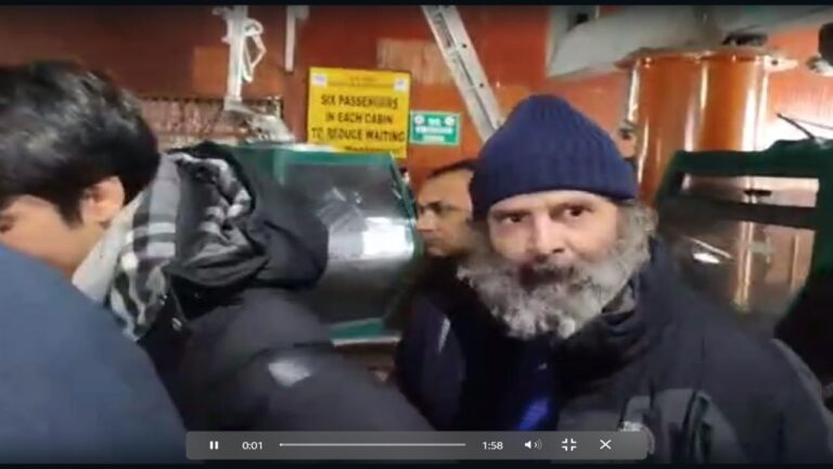 स्कीइंग के लिए जाते राहुल गांधी