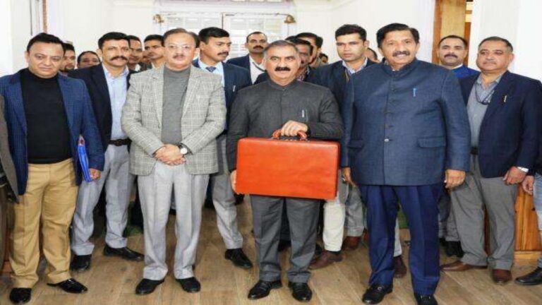 हिमाचल प्रदेश के मुख्यमंत्री सुखविंदर सिंह सुक्खू (Sukhwinder Singh Sukhu) ने साल 2023-24 के लिए 53 हजार 413 करोड़ का बजट पेश किया.