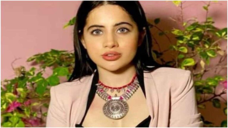 Urfi Javed New Chic Look With Blue Long Hair String Photos