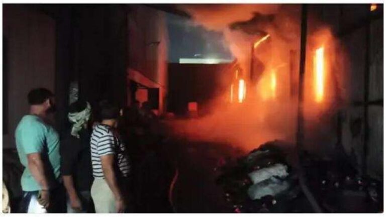 ऊना के बाथू बाथड़ी में फैक्ट्री में लगी भीषण आग