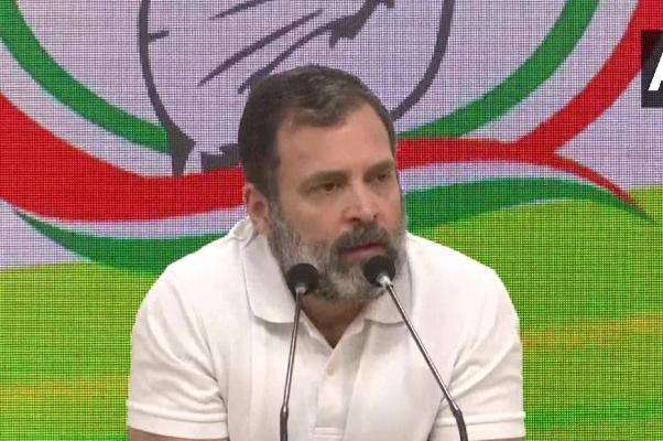 सावरकर के बारे में बयान देने पर राहुल गांधी के विरुद्ध पुणे सेशन कोर्ट में मानहानि का मामला दाखिल