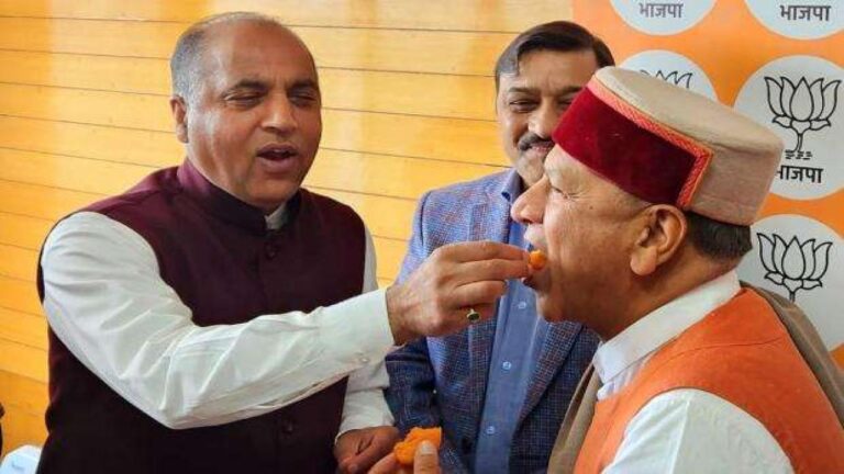 डॉ बिंदल ने संभाला पदभार, जयराम ठाकुर, सुरेश कश्यप, पवन राणा ने लड्डू खिलाकर दी बधाई