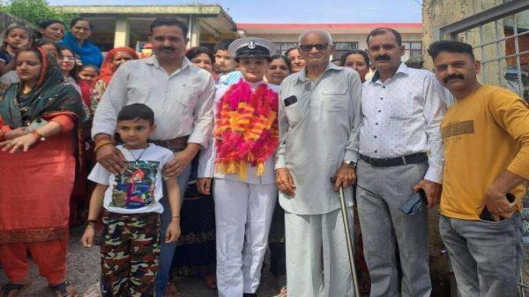 मंडी जिला की पहली महिला नौ सैनिक बनी कांगू की 17 साल की ऋषिता शर्मा