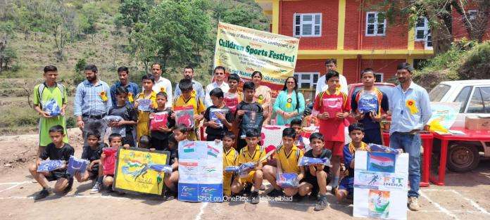 अर्ध-अनाथ और बाल गृहों के बच्चों के बीच खेल उत्सव का आयोजन…