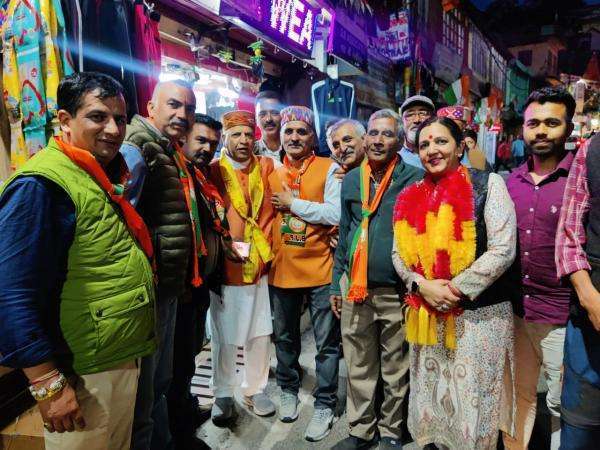 रचना के पक्ष में किया डॉ. बिंदल ने प्रचार कसुम्पटी में विकास के लिए कमल खिलाने की अपील