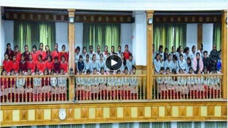 मुख्यमंत्री के आग्रह पर विधानसभा की कार्यवाही देखने पहुंची बालिका आश्रम की बच्चियां