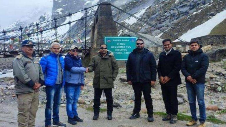 मनाली-कोकसर-ग्रामफू वाया कुंजम दर्रा-काजा के लिए हल्के फोर बाई फोर व चेन लगे वाहनों की आवाजाही के लिए हुआ बहाल