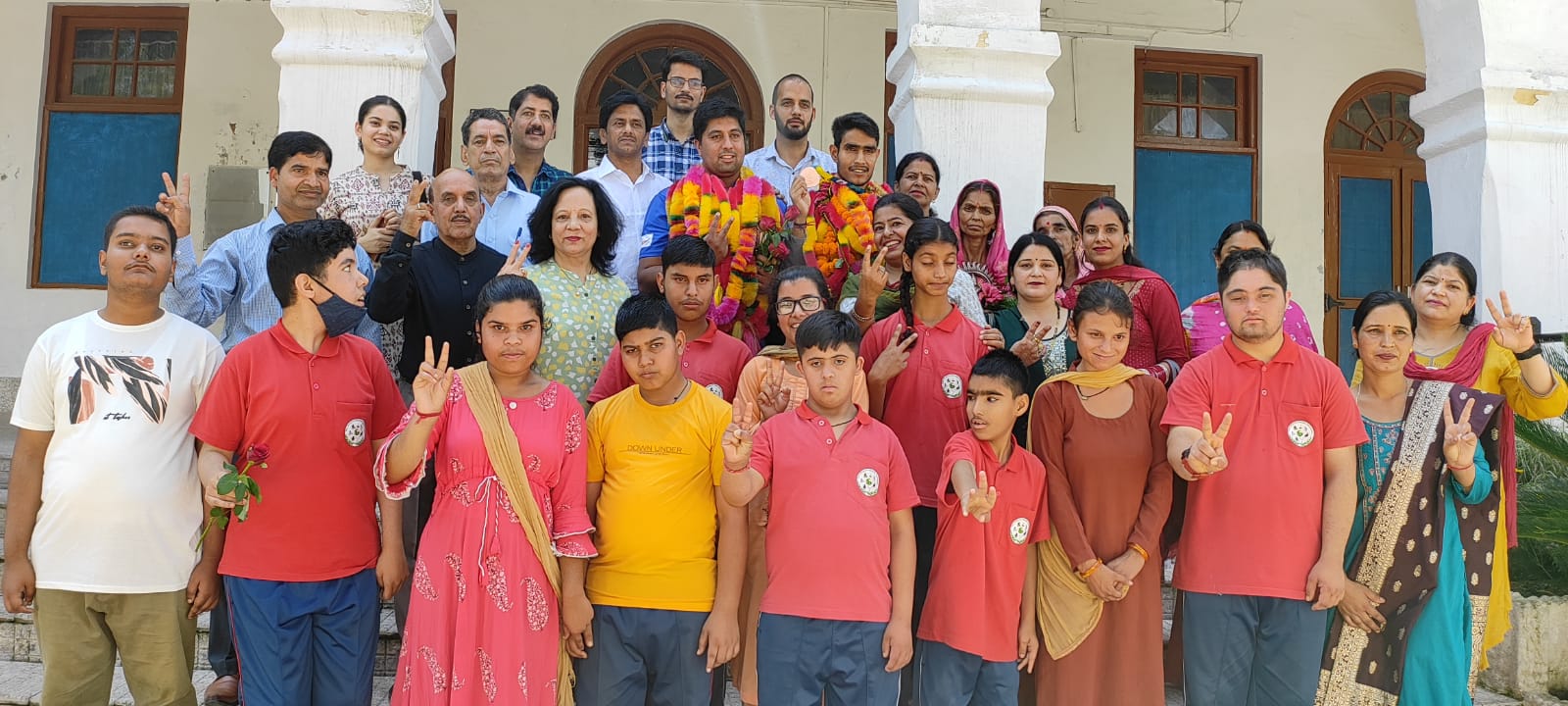 सूरज और उनके कोच का सुंदरनगर पहुंचने पर किया गया जोरदार स्वागत