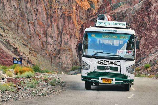 अब HRTC बस से तय कर सकेंगे दिल्ली से लेह तक का सफर