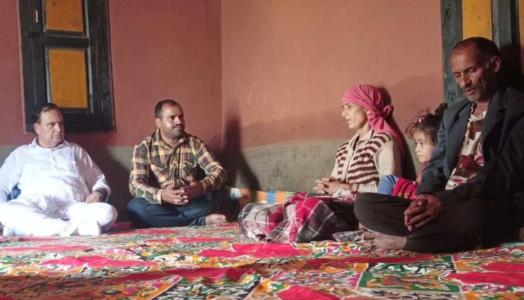 विधानसभा अध्यक्ष ने मृतक मनोहर के परिवार से मिलकर व्यक्त की संवेदनाएं