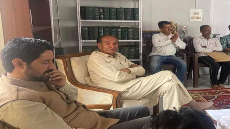 अपनी मांगों को लेकर विधायक विनोद सुल्तानपुरी से मिला प्रतिनिधिमंडल