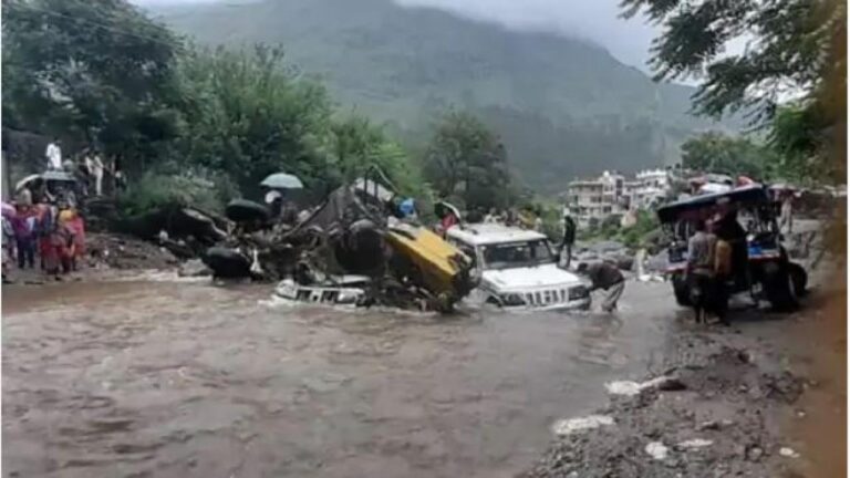 हिमाचल में मानसून की एंट्री के साथ भारी बारिश, उफान पर नदी नाले
