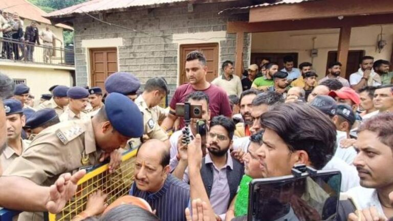 मनोहर हत्याकांड: भाजपा विधायक को रोष रैली से किया वापिस, लोग बोले- यहाँ पर राजनीति करने ना आयें