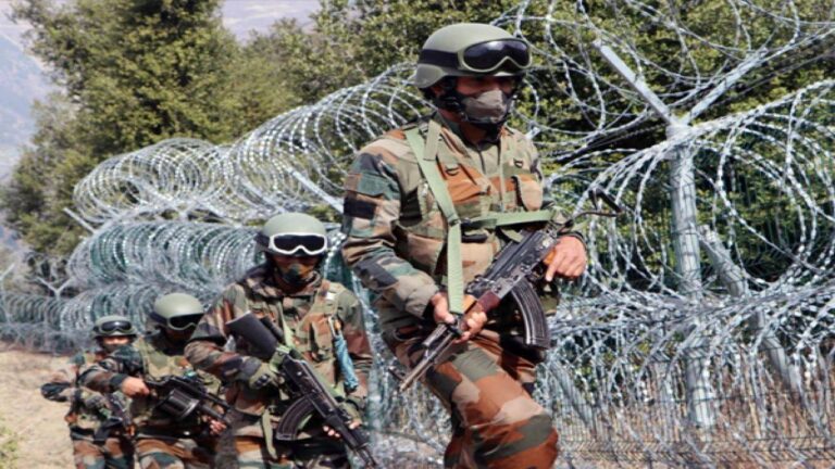 कश्मीर के कुपवाड़ा में सुरक्षा बलों ने की घुसपैठ की कोशिश नाकाम, 4 आतंकवादियों को मार गिराया Indian Army Launch Offensive Against Terrorist in J&K