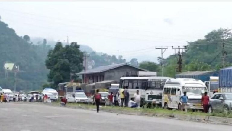 सड़क खुलने से पहले मंडी की ओर यात्रा ना करें यात्री