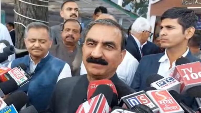 सीएम सुक्खू ने बड़ा बयान: भाजपा युवा मोर्चा ने फूंका मनोहर हत्याकांड के आरोपियों का घर