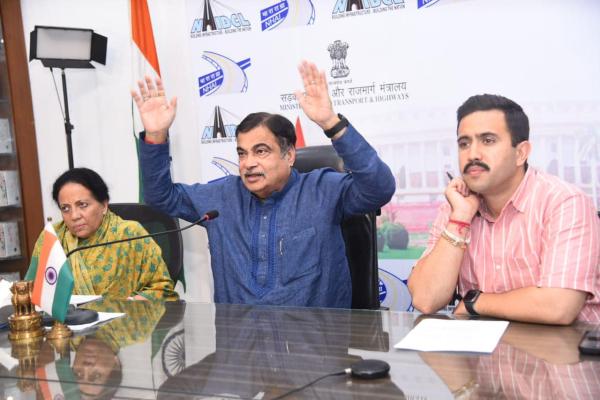 केंद्र सरकार हिमाचल में जल प्रलय से क्षतिग्रस्त सडक़ों और पुलों के लिए देगी 300 करोड़ रुपए :- विक्रमादित्य सिंह