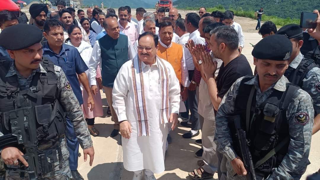 हिमाचल के बाढ़ प्रभावित क्षेत्र मंडी पहुंचे नड्डा, आपदा से हुई तबाही का ले रहे जायजा