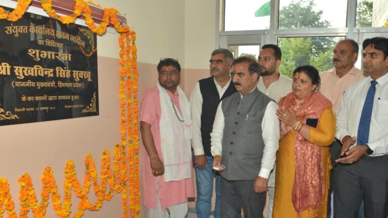 मुख्यमंत्री ने नादौन में 12.30 करोड़ रुपये की लागत से निर्मित लघु सचिवालय का किया लोकार्पण