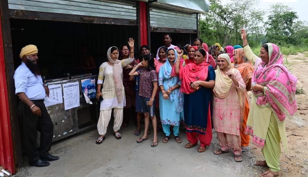 ऊना: शराब ठेके के खिलाफ सड़क पर उतरी महिलाएं, 24 घंटे का दिया अल्टीमेटम