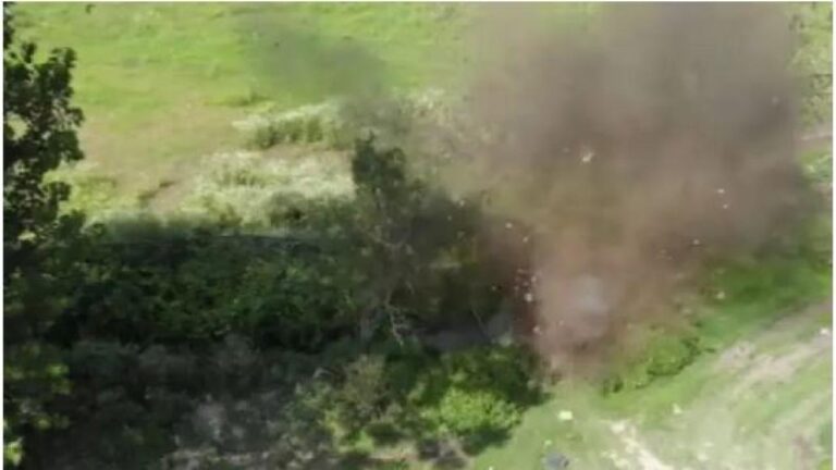 श्रीनगर-बारामूला हाईवे पर मिला विस्फोटक मिलने के बाद सेना ने की इलाके की घेराबंदी