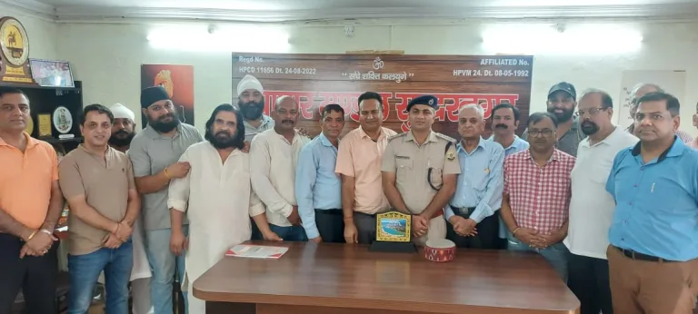 डीएसपी सुंदरनगर दिनेश कुमार का स्थानांतरण, व्यापार मंडल ने विदाई समारोह आयोजित कर किया सम्मानित