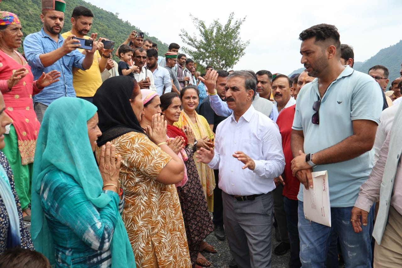 बाढ़ विस्थापितों का पुनर्वास प्रदेश सरकार की प्राथमिकताः मुख्यमंत्री
