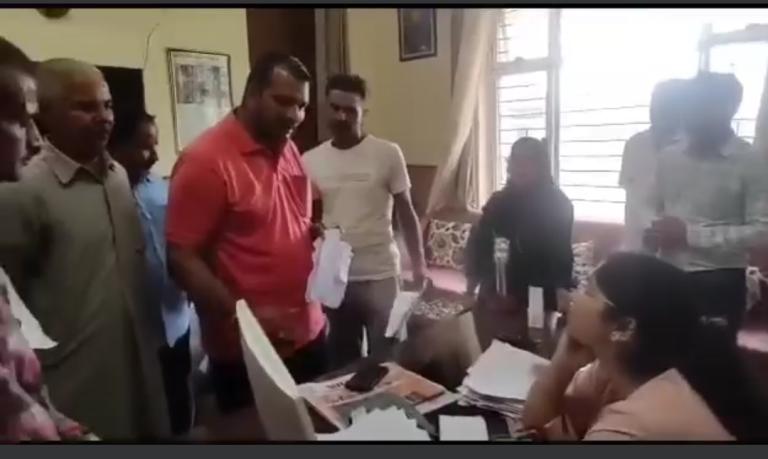 नाचन विधायक विनोद कुमार का व्यवहार और रवैया अत्यन्त निंदनीय :- प्रदेश प्रशासनिक सेवा अधिकारी संघ