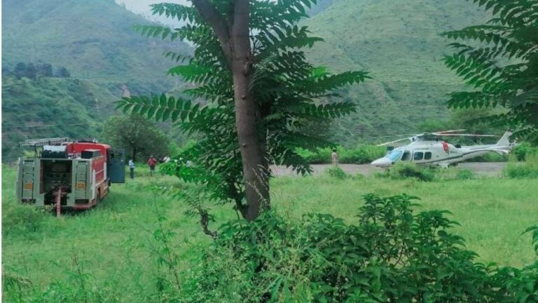 बड़ी ख़बर: सीएम सुक्खू के हेलिकॉप्टर की इमरजेंसी लैंडिंग, पायलट की मुस्तैदी से सभी सुरक्षित