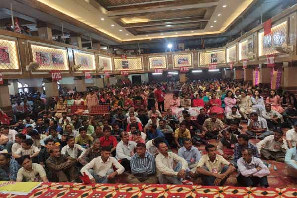 Solan News: एटक का 19वा दो दिवसीय राज्यस्तरीय अधिवेशन सोलन दुर्गा भवन में शुरू