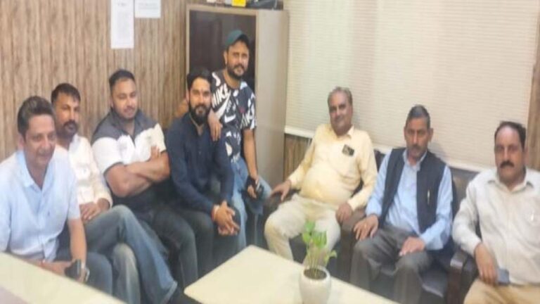 रोशन ठाकुर का बीजेपी पर हमला, केंद्र सरकार प्रदेश से कर रही भेदभाव, कहा - सहजल संकीर्ण मानसिकता से ग्रस्त