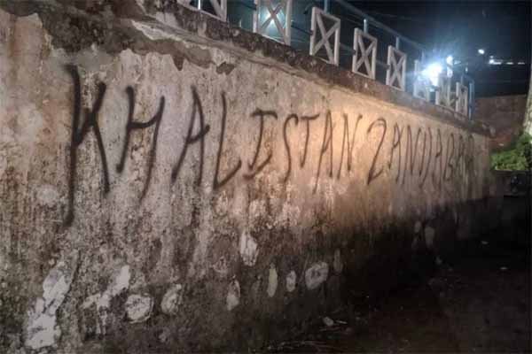 Slogans of Khalistan Zindabad in Dharamshala: धर्मशाला स्थित जल शक्ति विभाग के कार्यालय के बाहर खालिस्तान जिंदाबाद के नारे स्प्रे पेंट से लिखे गए हैं।