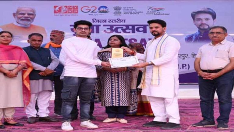 Hamirpur News: बड़सर के चंचल शर्मा जिले में फोटोग्राफी में प्रथम