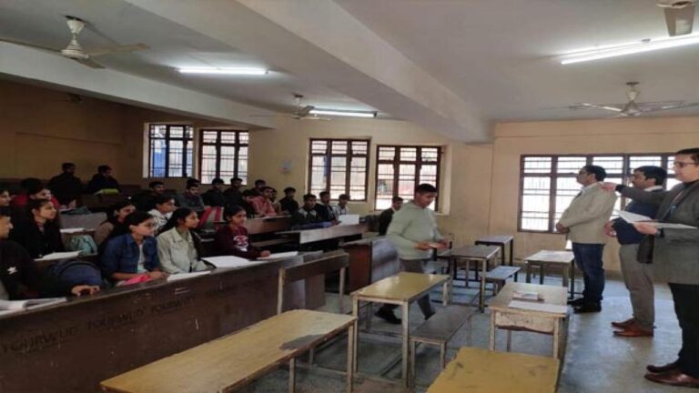Hamirpur News: हमीरपुर प्रशासन की विशेष मुहिम, 50-50 बच्चों को दी जाएगी जेईई और नीट की निशुल्क कोचिंग