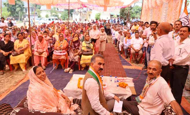 Himachal News: सीएम सुक्खू का बागी विधायकों पर तंज, मुरझाए हुए फूल से चुनाव लड़ रहे बिकाऊ विधायक...