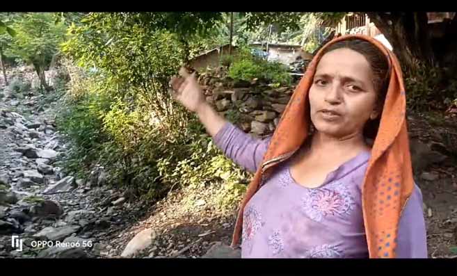 Sirmour News: सिरमौर जिले के शिल्ला गांव में भूमि कटाव की समस्या, ग्रामीणों ने उठाए सवाल