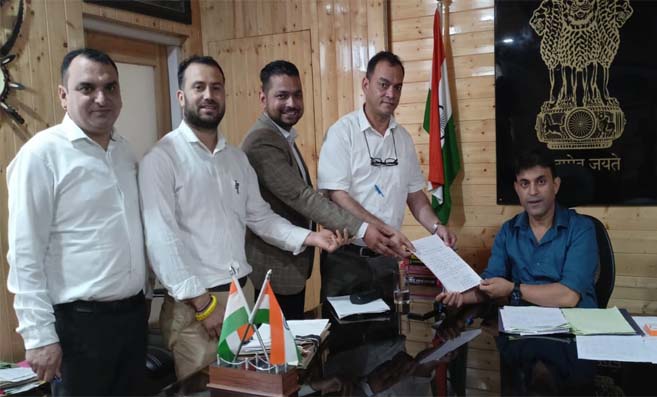 Mandi News: नप सुंदरनगर का तुगलकी फरमान, बच्चों को जवाहर पार्क ग्राउंड में खेलने से रोका