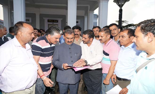 Shimla News: प्रतिनिधिमंडल ने कर्मचारियों की विभिन्न समस्याओं को सीएम के समक्ष रखा