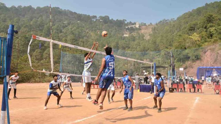 Solan News: KIPS में आयोजित वालीबॉल प्रतियोगिता में देश-विदेश की 65 टीमें ले रही भाग