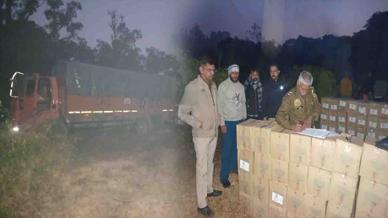 Kangra News: पुलिस ने खड़े कैंटर से 79 पेटी अवैध देसी शराब बरामद की, मामला दर्ज