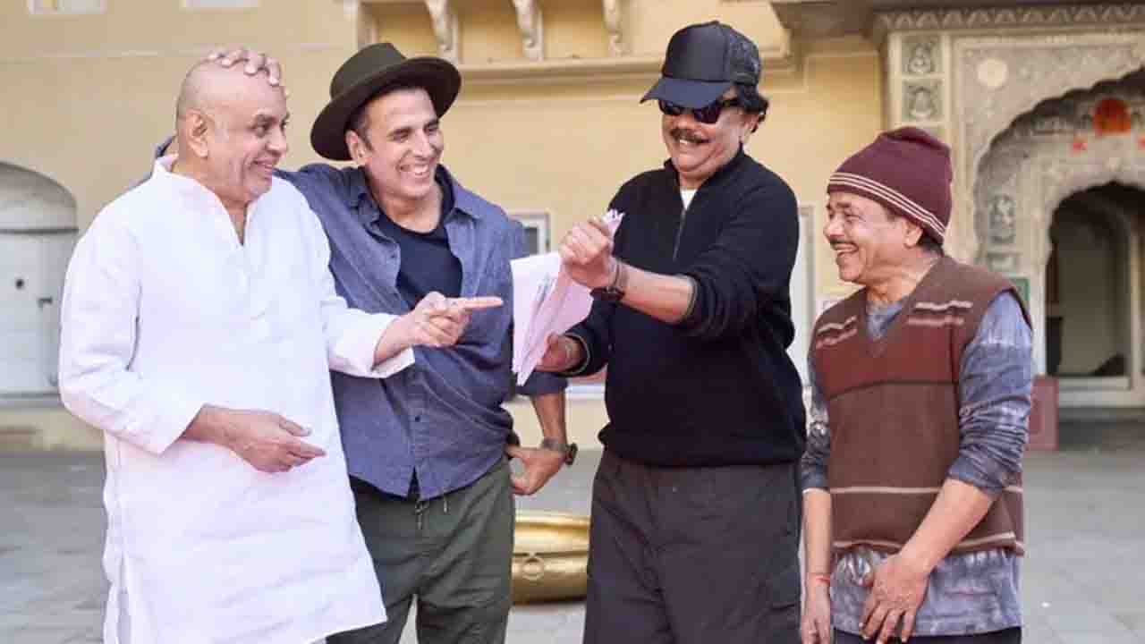 Bhoot Bangla 2025: डायरेक्टर प्रियदर्शन के साथ सेट पर नजर आई अक्षय कुमार, परेश रावल और राजपाल यादव की जबरदस्त तिगड़ी!