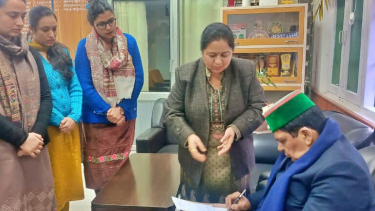 Mandi: नर्सेज एसोसिएशन की मांग, हायर स्टडी पर जाने वाली नर्सों को मिले पूरा वेतन..!