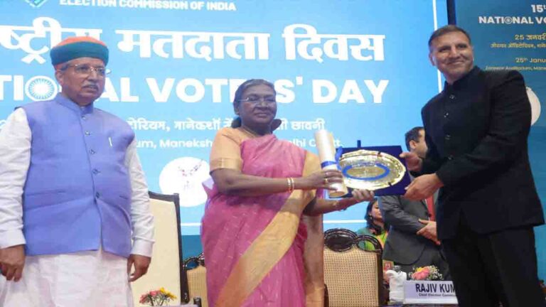 Bilaspur News: डीसी बिलासपुर को "बेस्ट इलेक्टोरल प्रैक्टिस अवार्ड-2025", नई दिल्ली में राष्ट्रपति द्रौपदी मुर्मू ने किया सम्मानित