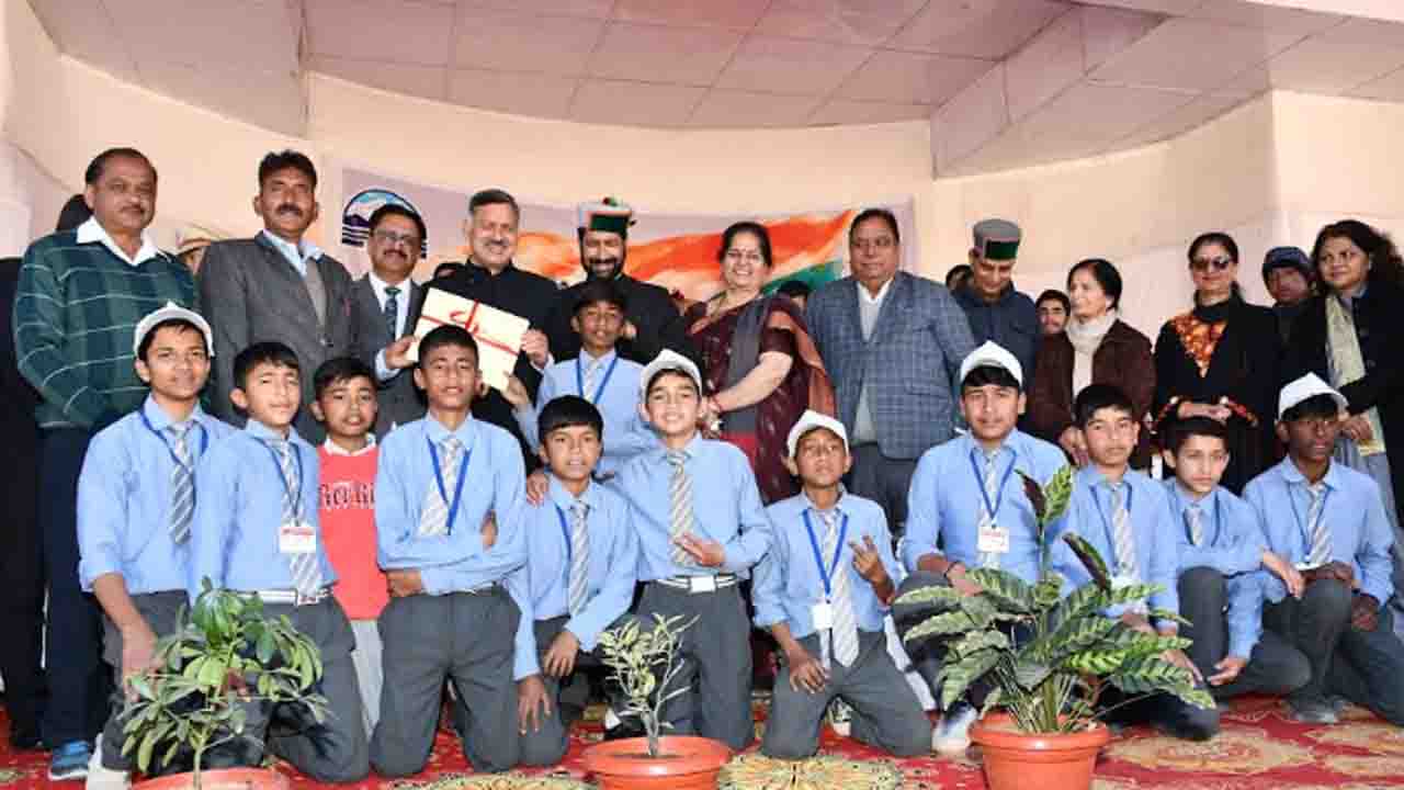 Republic Day 2025: विभिन्न क्षेत्रों में उत्कृष्ट प्रदर्शन करने वाली विभूतियों को किया सम्मानित